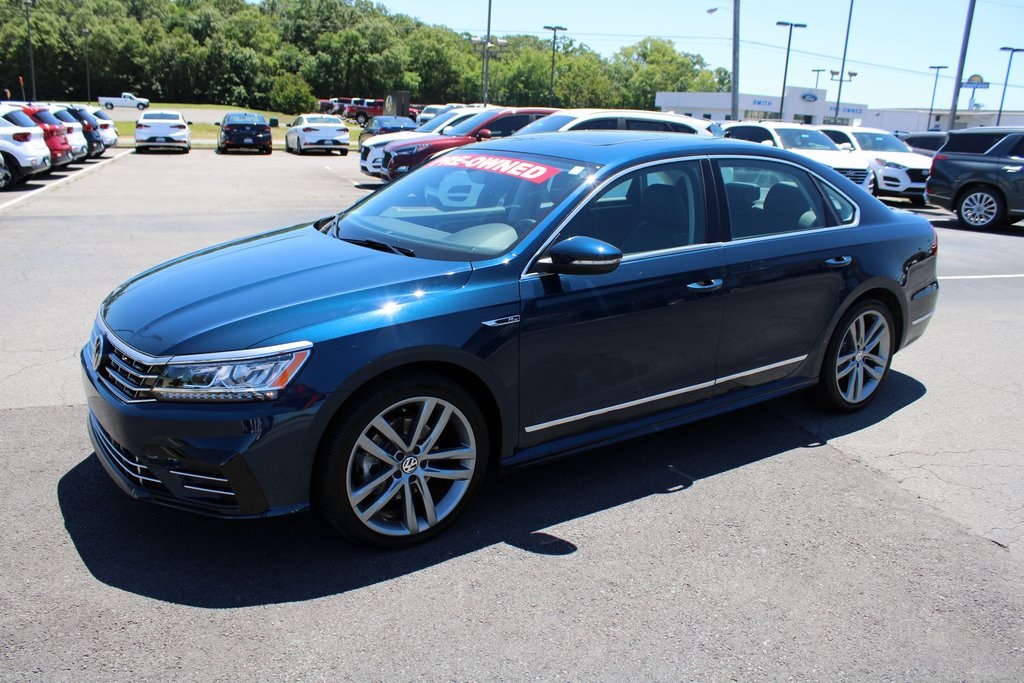 Pre-Owned 2019 Volkswagen Passat 2.0T SE R-Line FWD 4D Sedan