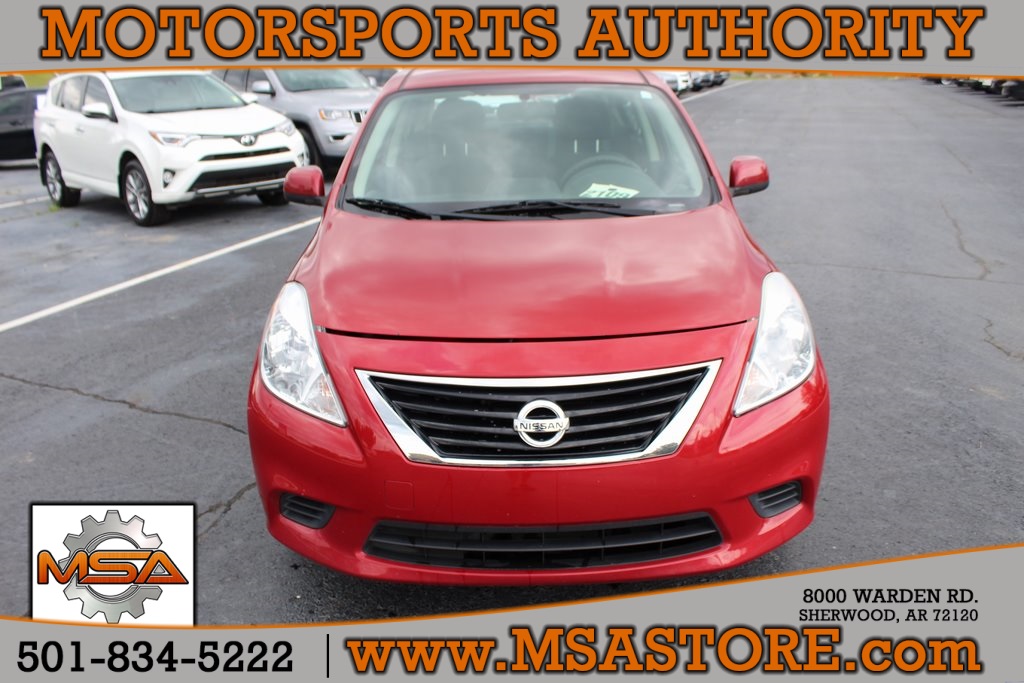 Pre-Owned 2014 Nissan Versa 1.6 SV FWD 4D Sedan