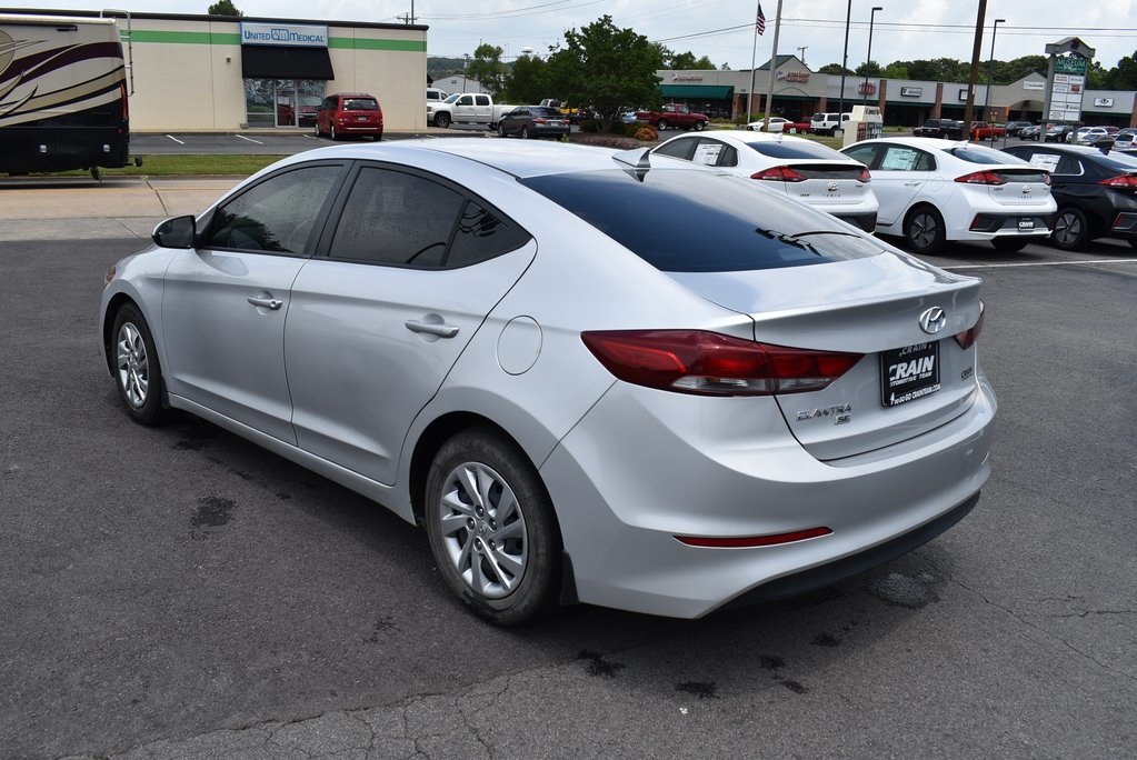 Pre-Owned 2017 Hyundai Elantra SE FWD 4D Sedan